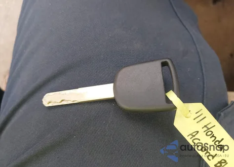 2011 Honda Accord 2.4 Lx from USA, damaged, VIN 1HGCP2F37BA116364